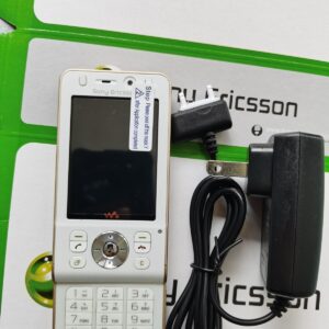 Sony Ericsson Walkman W910i W910 Cell Phone wHITE (Unlocked) Working very well