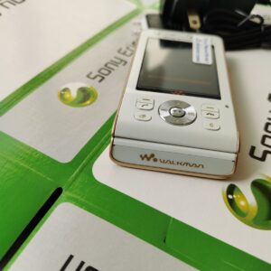 Sony Ericsson Walkman W910i W910 Cell Phone wHITE (Unlocked) Working very well - Image 5