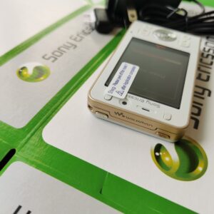 Sony Ericsson Walkman W910i W910 Cell Phone wHITE (Unlocked) Working very well - Image 6