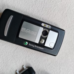 Sony Ericsson K750 Very Rare - For Collectors - Unlocked Bundle Description 1 battery - Image 2