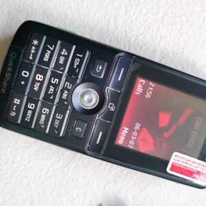 Sony Ericsson K750 Very Rare - For Collectors - Unlocked Bundle Description 1 battery - Image 5