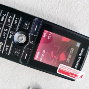 Sony Ericsson K750 Very Rare - For Collectors - Unlocked Bundle Description 1 battery - Image 6