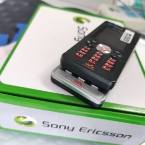 Original Unlocked Sony Ericsson w880 w880i Mobile Phone 3G Bluetooth MP3 Player Colors Black Bundle Description 1 battery - Image 15