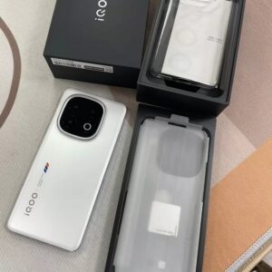 vivo iQOO 13 6.82" 50MP LTPO AMOLED 144Hz Snapdragon 8 Elite  High-Res Camera Colors Random color or color noted by yourself Charger Included Yes Storage Capacity 256GB 12GB - Image 4