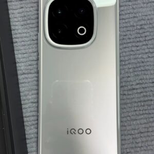 vivo iQOO 13 6.82" 50MP LTPO AMOLED 144Hz Snapdragon 8 Elite  High-Res Camera Colors Random color or color noted by yourself Charger Included Yes Storage Capacity 256GB 12GB - Image 7