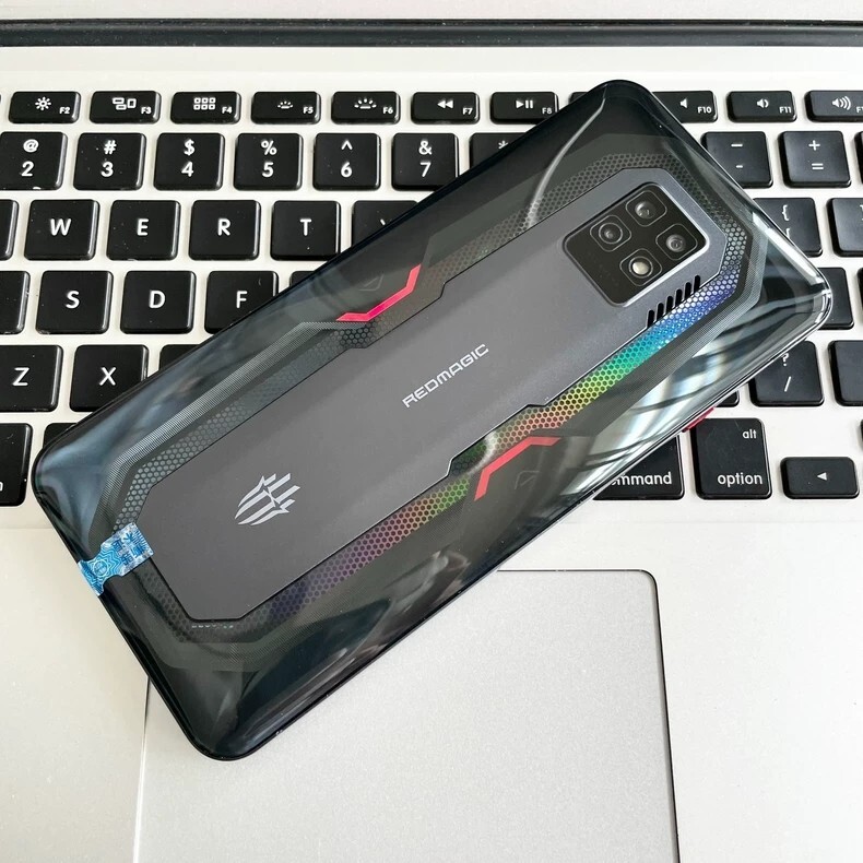 ZTE nubia RedMagic 7 Pro 6.8" 64MP Android 12 Snapdragon 8 Gen 1 Colors color please note Storage 12+128G