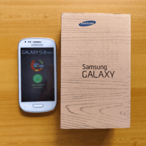 Samsung Galaxy S III Mini GT-I8190 GPS Wi-Fi 5MP 1GB RAM 8GB ROM Android Phone Color White - Image 2