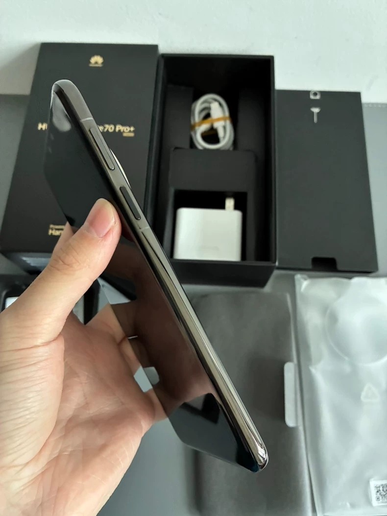 Huawei Mate 70 Pro+ HarmonyOS 4.3 Kirin 9020 16+1TB Google play Storage 16+1TB Package Mobile phones and all accessories - Image 9
