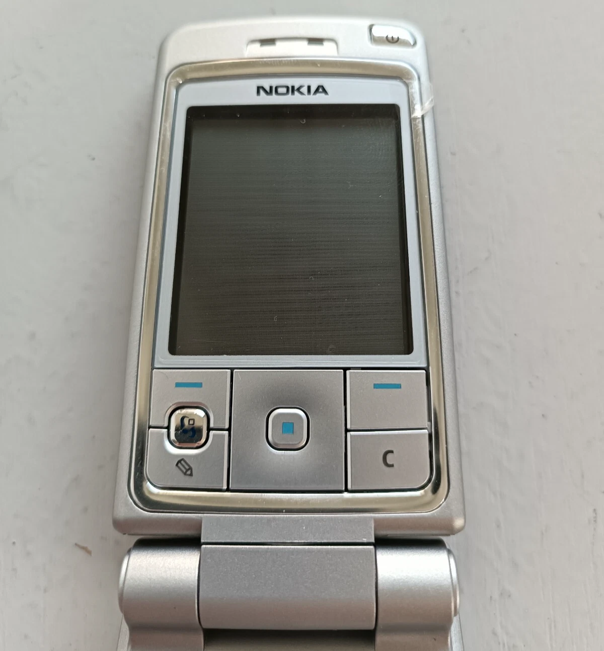 Nokia 6260 Vintage Flip Unlocked Mobile Phone - Image 2