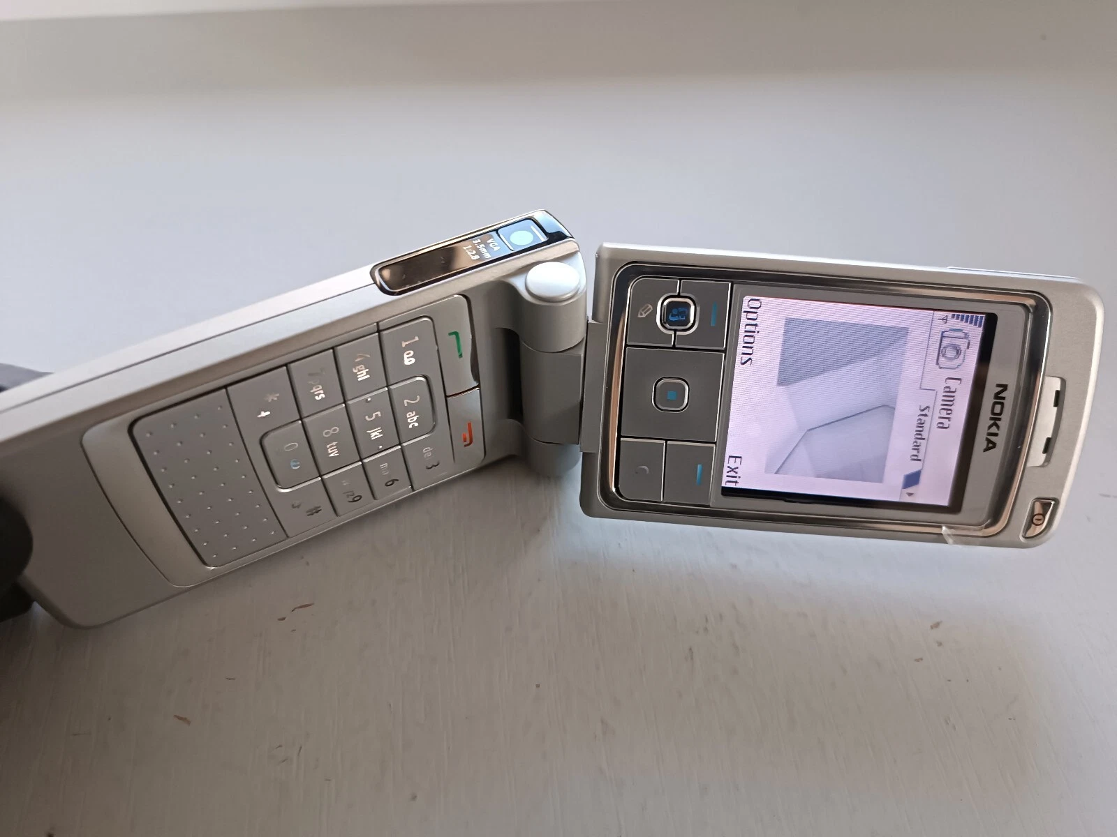 Nokia 6260 Vintage Flip Unlocked Mobile Phone - Image 3