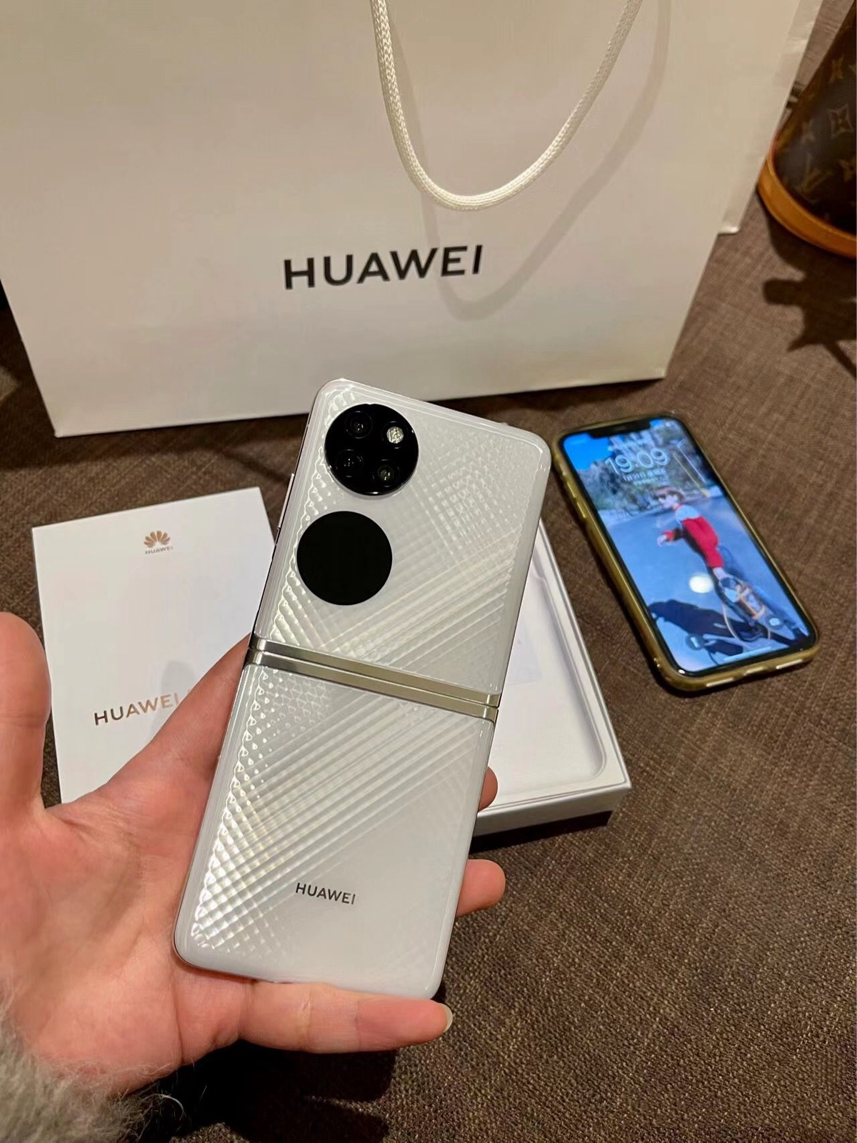 Huawei P50 Pocket 256GB/512GB HarmonyOS 2.0 Snapdragon no Google Play Color random color Storage Capacity 12+512 GB - Image 2