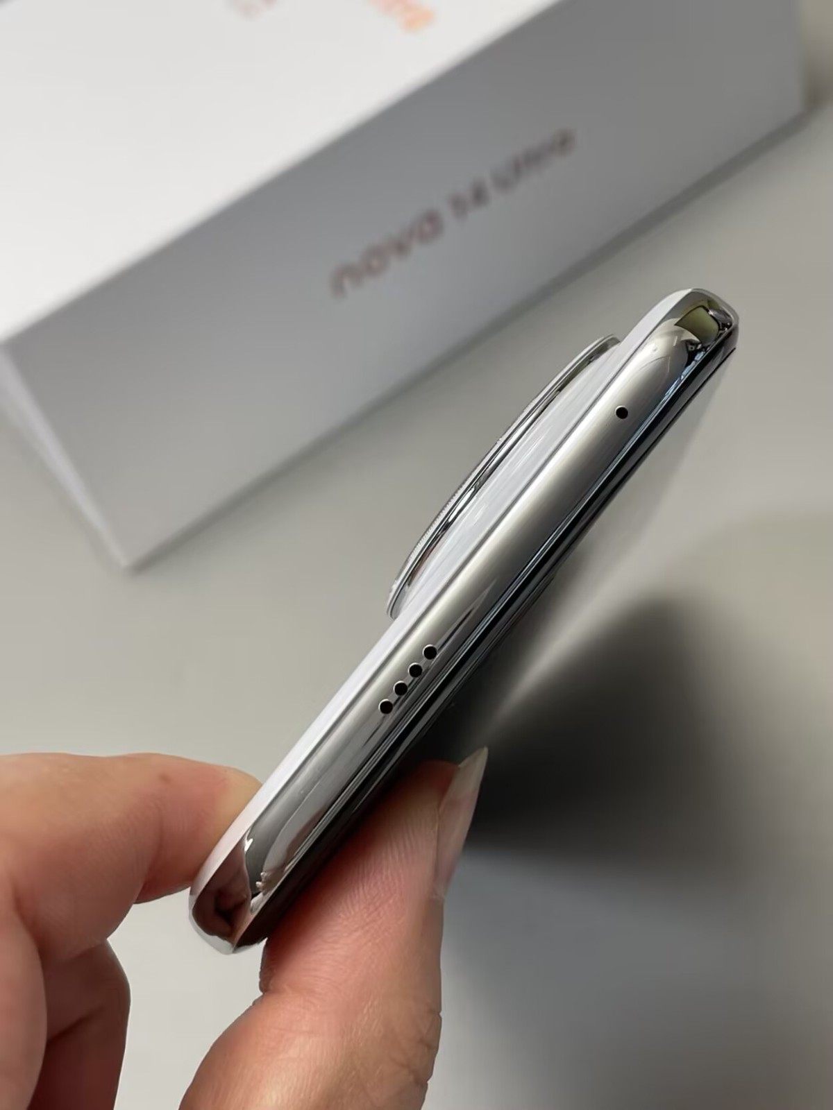 Huawei nova 14 Ultra 6.81" 50MP Kirin 8020 5500mAh Unlocked HarmonyOS storage 1TB 12GB RAM colors Please note the color. - Image 3