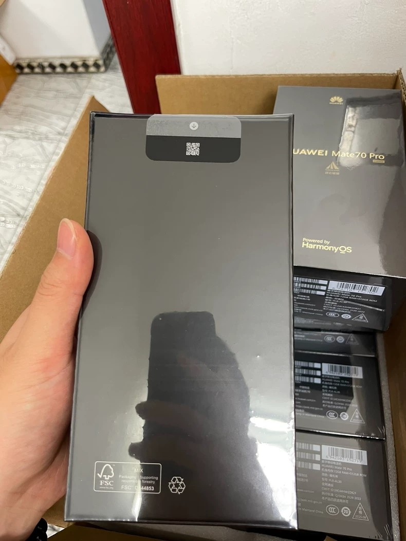 Huawei Mate 70 Pro 6.74" 64MP 12GB+512GB Unlocked HarmonyOS Phone Google play Farbe green - Image 9