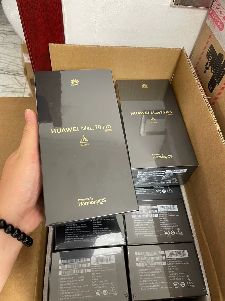 Huawei Mate 70 Pro 6.74" 64MP 12GB+512GB Unlocked HarmonyOS Phone Google play Farbe green - Image 10