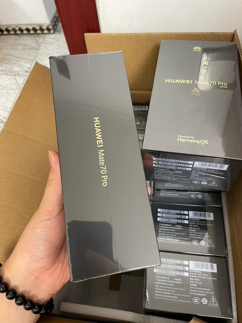 Huawei Mate 70 Pro 6.74" 64MP 12GB+512GB Unlocked HarmonyOS Phone Google play Farbe green - Image 14
