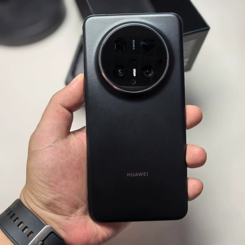 Huawei Mate 70 Pro 6.9" Kirin 9020 HarmonyOS 12GB+512GB Google play Color please note color in order Storage Capacity 1TB 12GB RAM