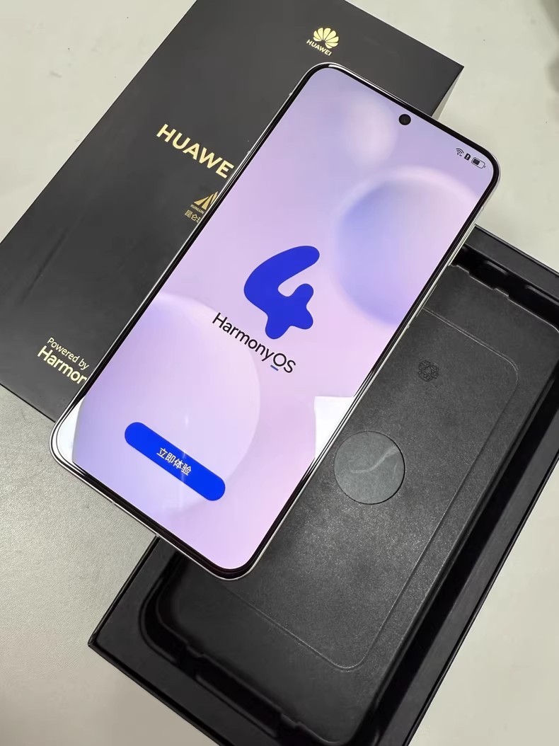 Huawei mate70 6.7" 50MP 12+512GB Dual SIM HarmonyOS Google Play Global Couleur White Capacité de stockage 512GB phone + charger + phone box - Image 2
