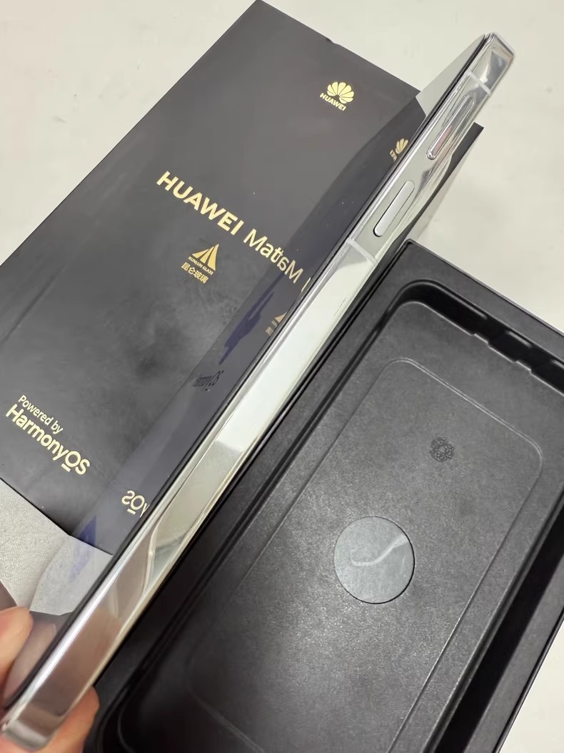 Huawei mate70 6.7" 50MP 12+512GB Dual SIM HarmonyOS Google Play Global Couleur White Capacité de stockage 512GB phone + charger + phone box - Image 3