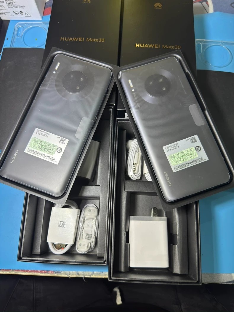 Huawei Mate 30 5G 6.62" 40MP 8+256GB Unlocked HarmonyOS Google Play Model Mate 30 5G Storage Capacity 8+128GB Model Number HarmonyOS with Google Play - Image 3