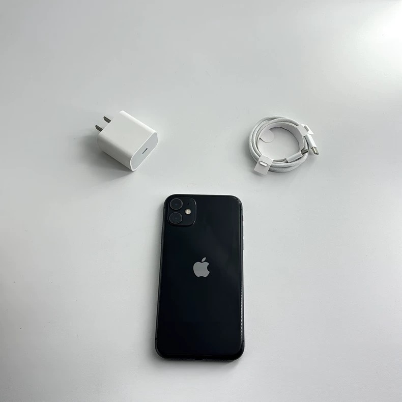 Apple iPhone 11 6.1" 12MP 64/128/256GB iOS 18 all colors with Face ID Storage 4GB+256GB Color Random color