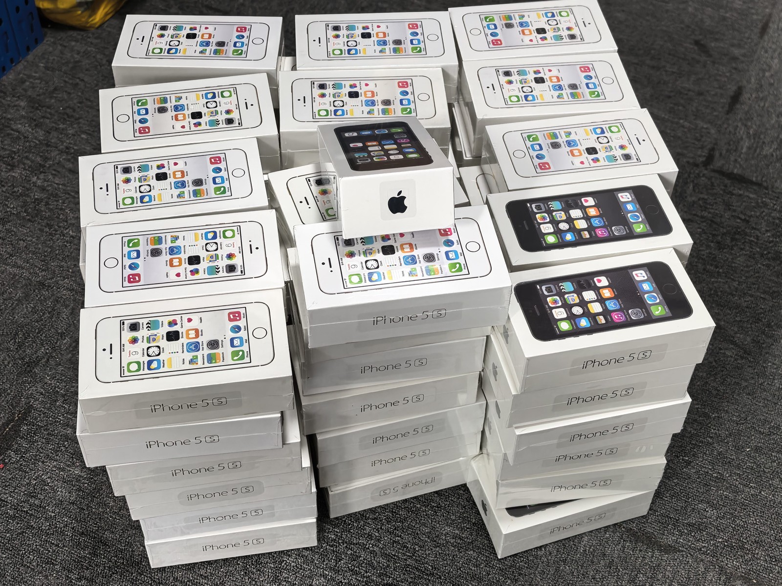 Apple iPhone 5S- 16/32/64GB - Black silver gold IOS12 storage 64GB colors silver