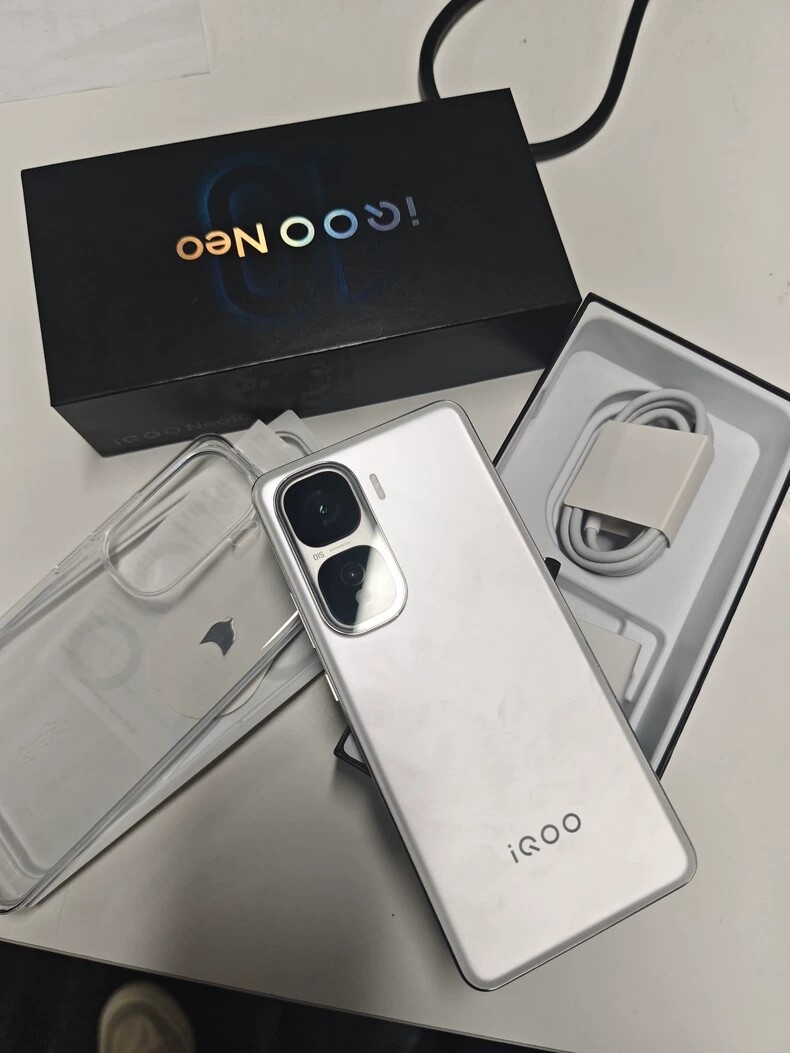 vivo iQOO neo 10 5G 6.78" 50MP Snapdragon 8 Gen 3 256/512GB Smartphone Unlocked storage 256GB 12GB RAM - Image 3