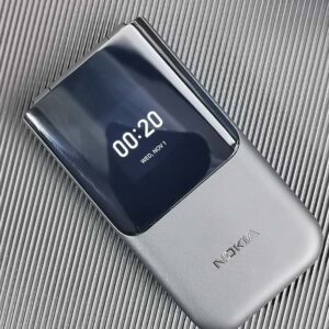 Nokia 2720 Flip 4G Unlocked 4GB 512MB Bluetooth Big Buttons Cellphone Backlight Battery 2 * Batteries