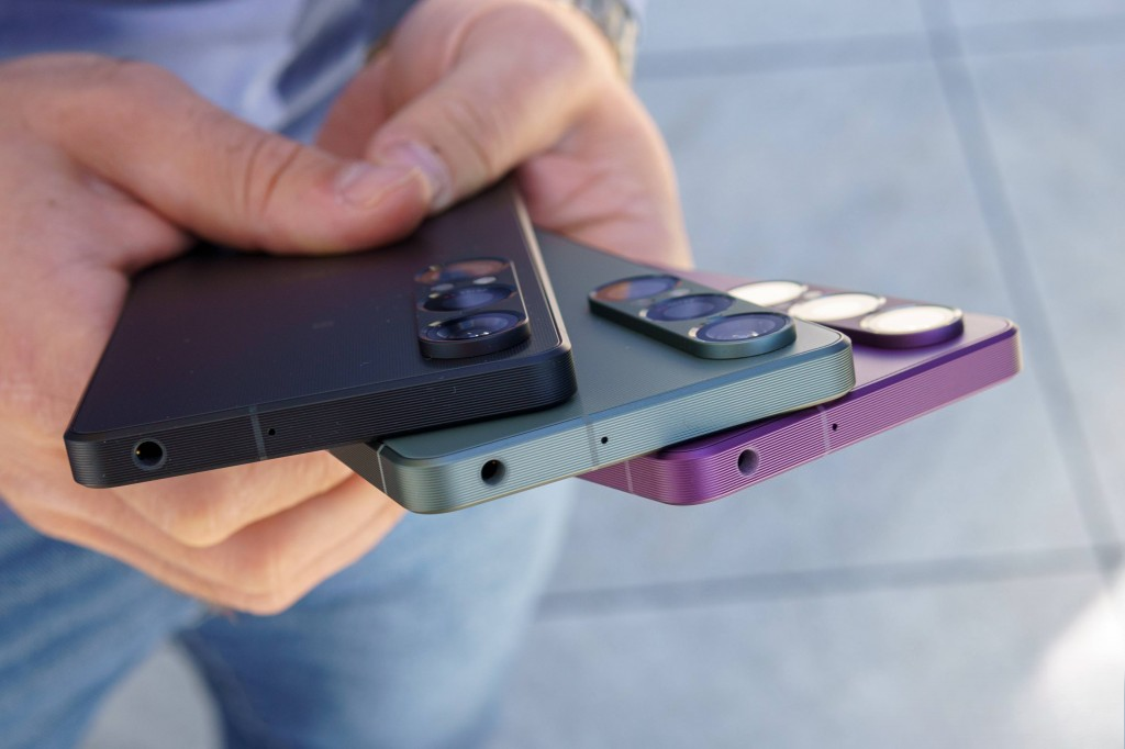 Sony Xperia 1 VII 5G XQ-FS54 XQ-FS72 256GB Factory Unlocked Global eSIM 6.5" Color Random color Model XQ-FS54 Storage Capacity 256GB 12GB RAM