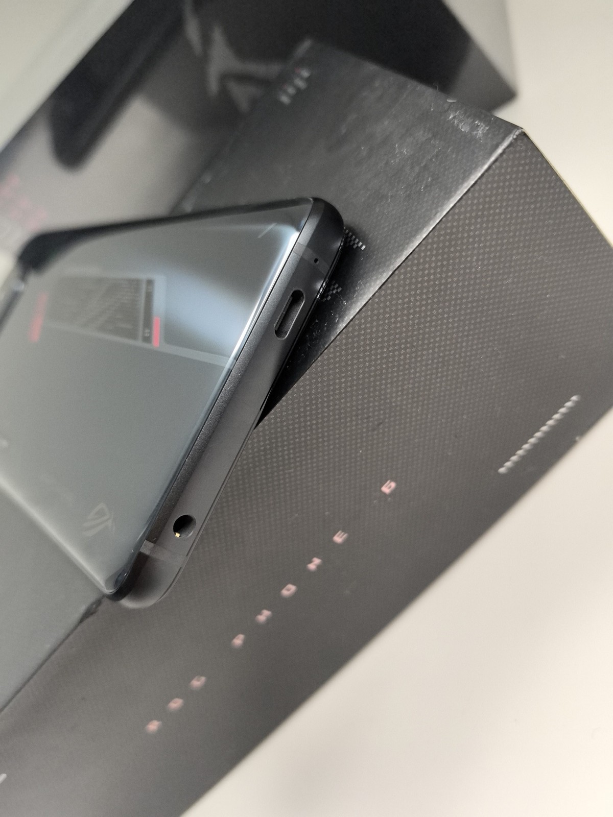 Asus ROG Phone 6 16+512GB Unlocked 5G GAME PHONE Google play Global - Image 2