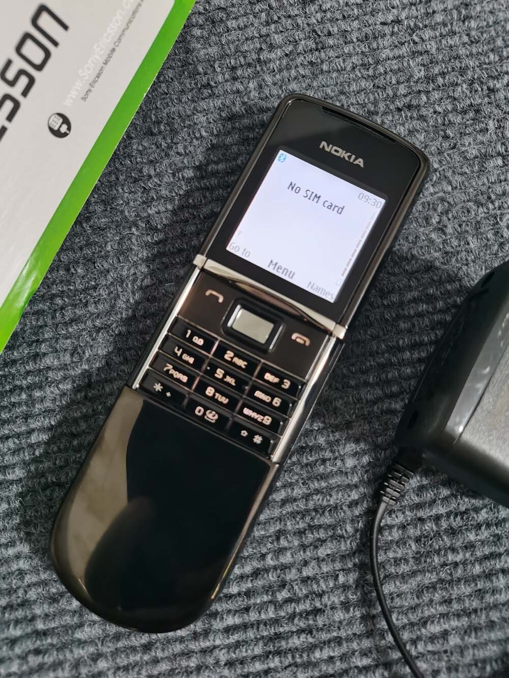 Nokia 8800SE 8800 Sirocco unlocked 2G GSM Bluetooth Mobile phone color Note color when ordering, or random color. battery With one battery Model Number 8800 SE - Image 2