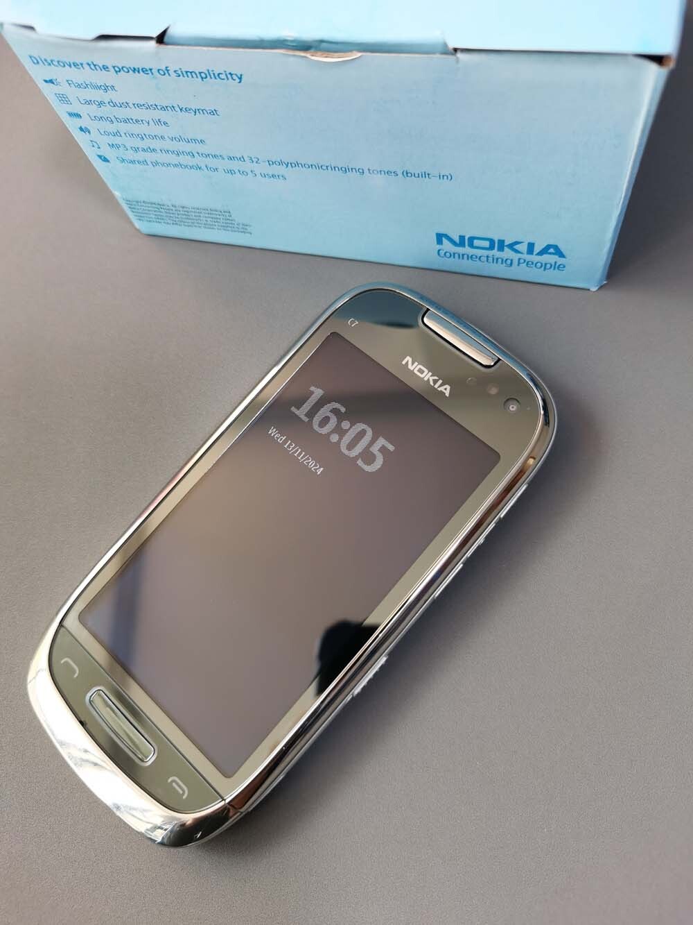 Nokia C7 C7-00 Unlocked 8GB WIFI GPS 8MP 3G GSM Cellphone Good condition Color Silver battery 1 battery