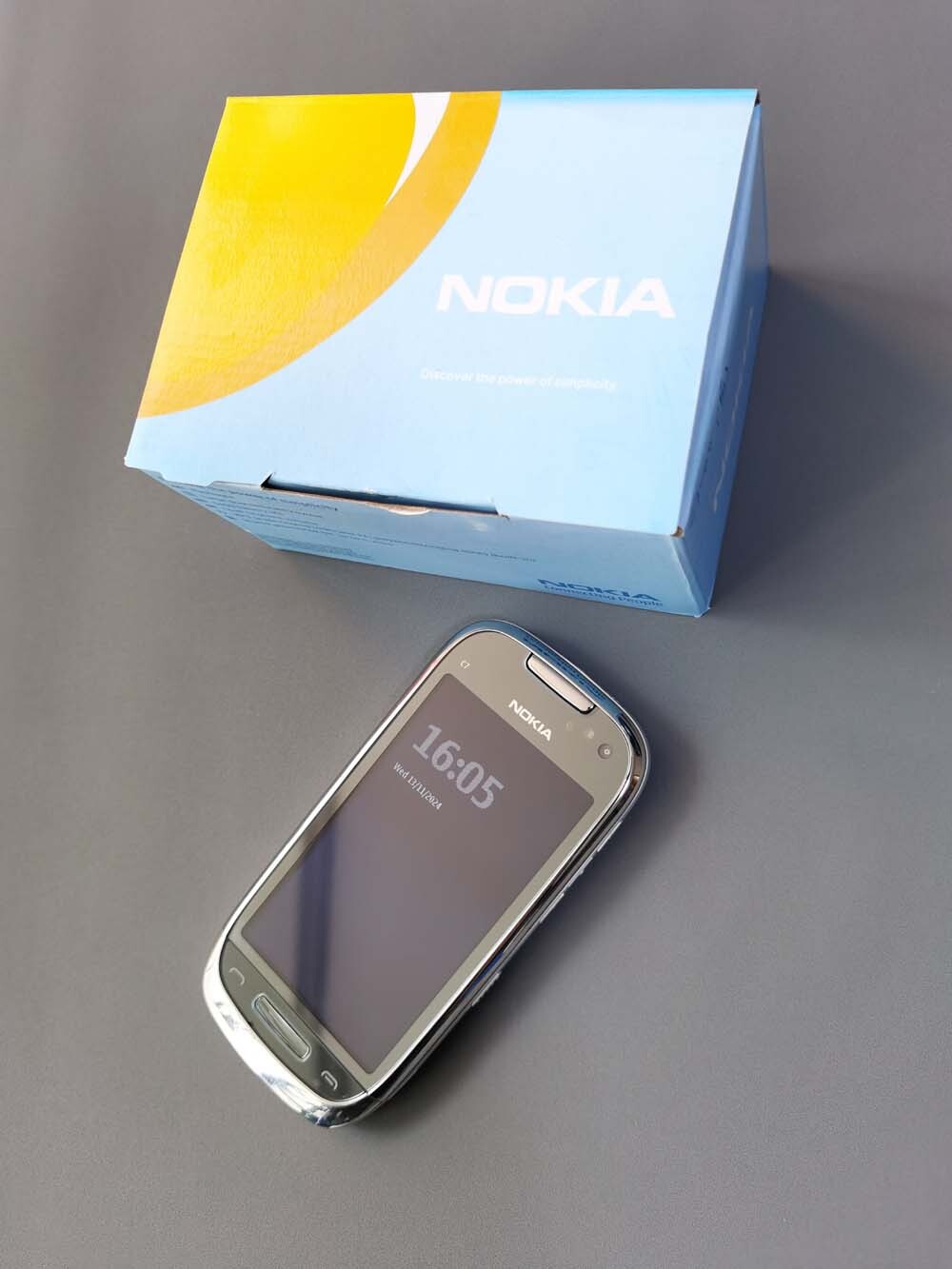 Nokia C7 C7-00 Unlocked 8GB WIFI GPS 8MP 3G GSM Cellphone Good condition Color Silver battery 1 battery - Image 2