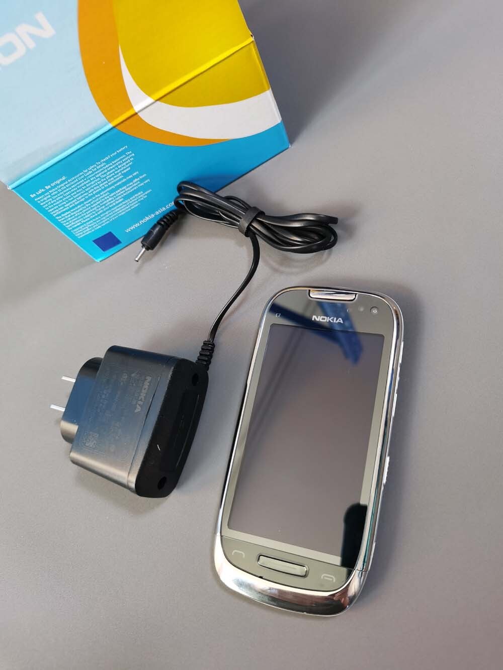 Nokia C7 C7-00 Unlocked 8GB WIFI GPS 8MP 3G GSM Cellphone Good condition Color Silver battery 1 battery - Image 3