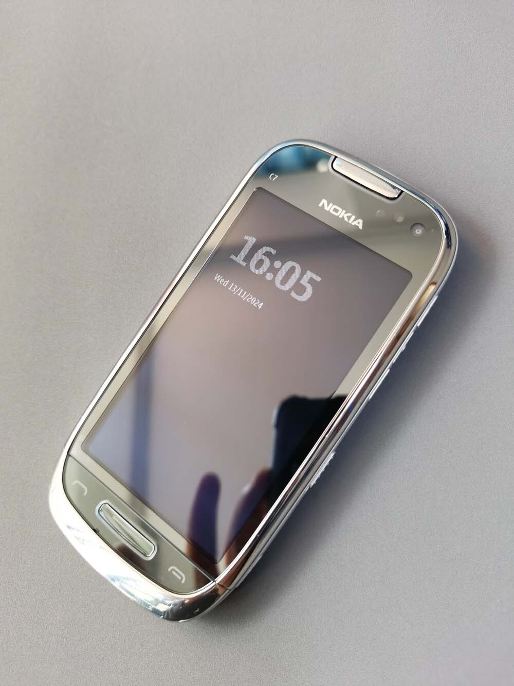 Nokia C7 C7-00 Unlocked 8GB WIFI GPS 8MP 3G GSM Cellphone Good condition Color Silver battery 1 battery - Image 4