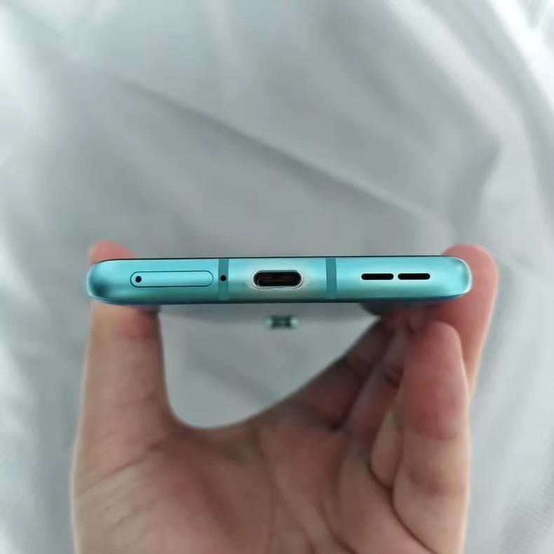 OnePlus 8 Pro 6.78'' 48MP 256GB Android 5G SmartPhone Storage 12GB+256GB Color Random color Charger Included Yes - Image 3