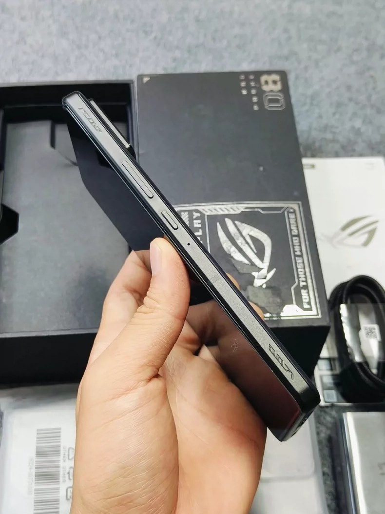 LOT Asus ROG Phone 8 5G 6.78" 50MP Android Google Play Global 512GB 16GB RAM Storage 256GB 16GB RAM Bundle ASUS ROG AeroActive Cooler X - Image 9
