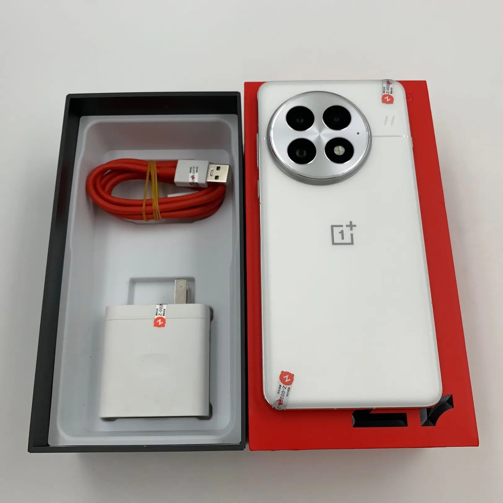 OnePlus 13 5G 6.82'' 50MP 256GB 512GB 1TB ColorOS Snapdragon 8 Elite SmartPhone Storage 12GB+256GB Charger Included Yes - Image 4