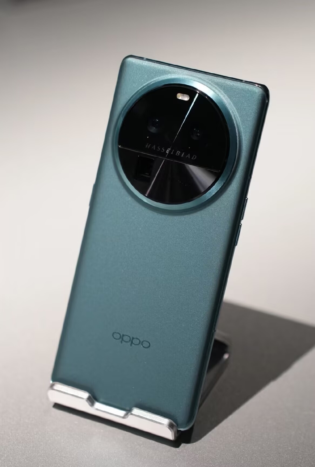 Oppo Find X6 Pro 6.82" 50MP Android 13 5G Google FREE SHIP "Chinese brand" Storage 16GB+512GB Color color please note in order Package Mobile phone and charger - Image 7