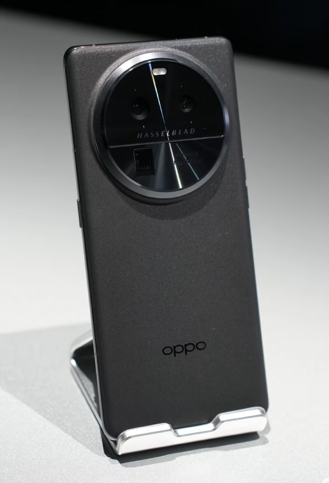 Oppo Find X6 Pro 6.82" 50MP Android 13 5G Google FREE SHIP "Chinese brand" Storage 16GB+512GB Color color please note in order Package Mobile phone and charger - Image 8