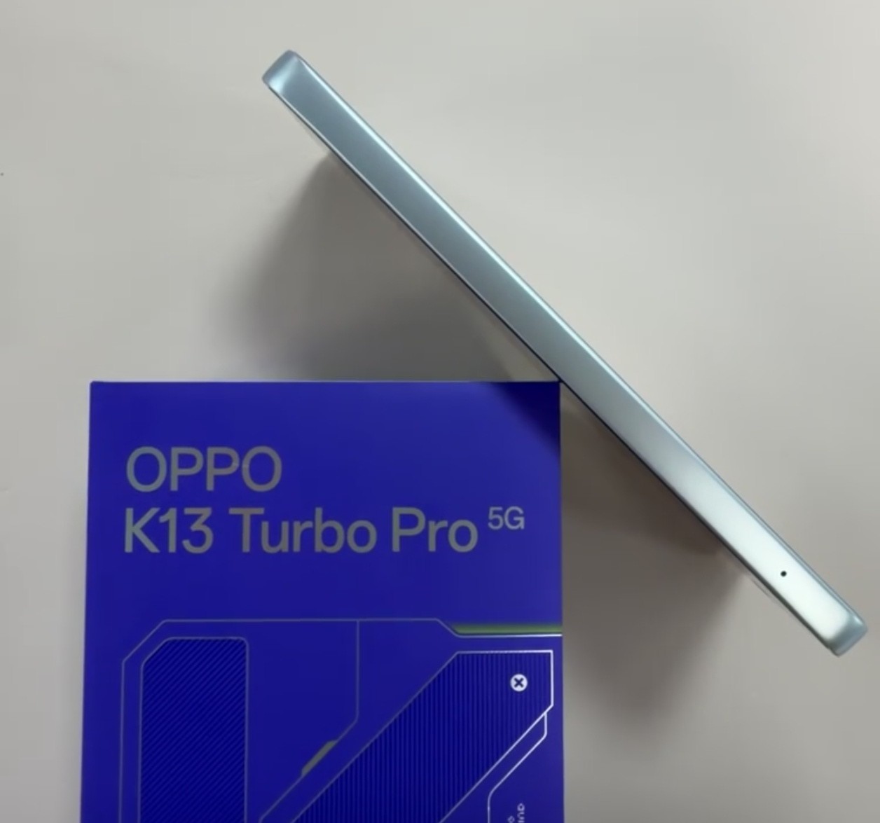 Oppo K13 Turbo Pro 5G 6.8" Qualcomm Snapdragon 8s Gen 4 Google unlocked Storage Capacity 16+512GB colors Random color - Image 5