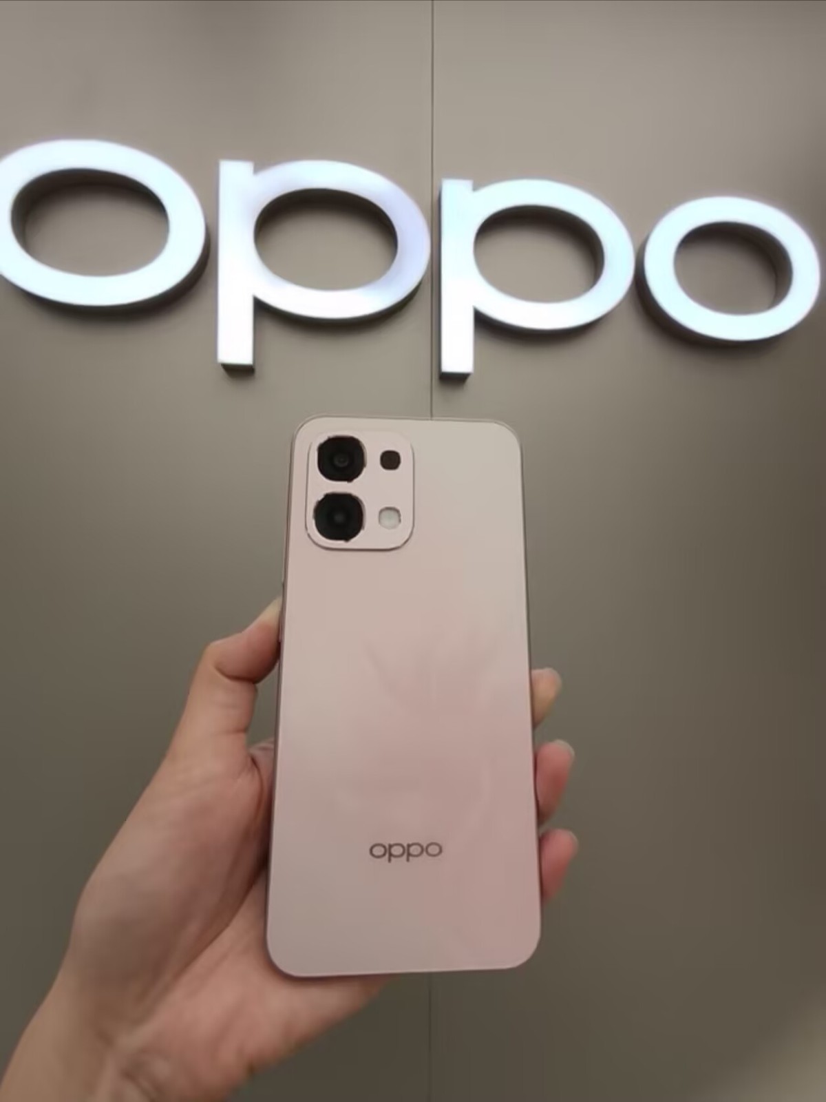 Global Oppo A6 Pro 4G 6.57" Helio G100 7000mAh Android unlocked CPH2799 8+128GB Color Random color or note when placing an order Style Mobile phone + charger Storage Capacity 8+128GB