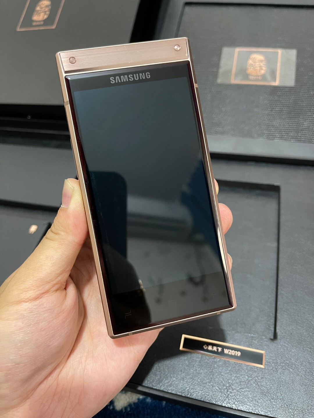 SAMSUNG W2019 Android 4G Networkd 6+128GB 256GB flagship flip phone Color Silver 256GB - Image 3