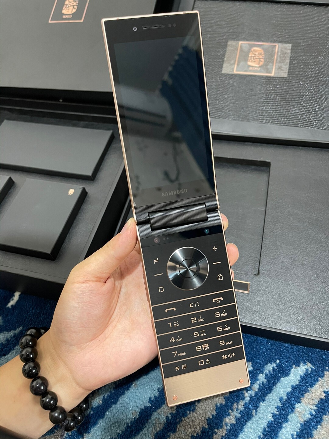 SAMSUNG W2019 Android 4G Networkd 6+128GB 256GB flagship flip phone Color Silver 256GB - Image 4