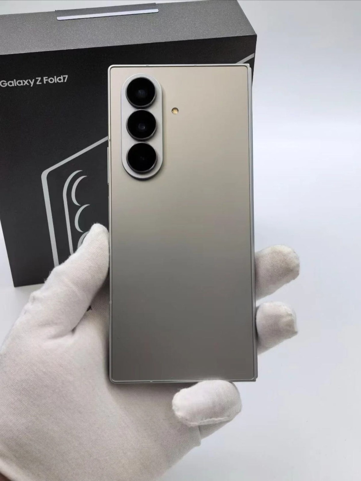 Global Samsung Galaxy Z Fold7 5G 8.0" 200MP Snapdragon 8 Gen 2 4400mAh Android Color Random color Storage Capacity 12+1TB - Image 3