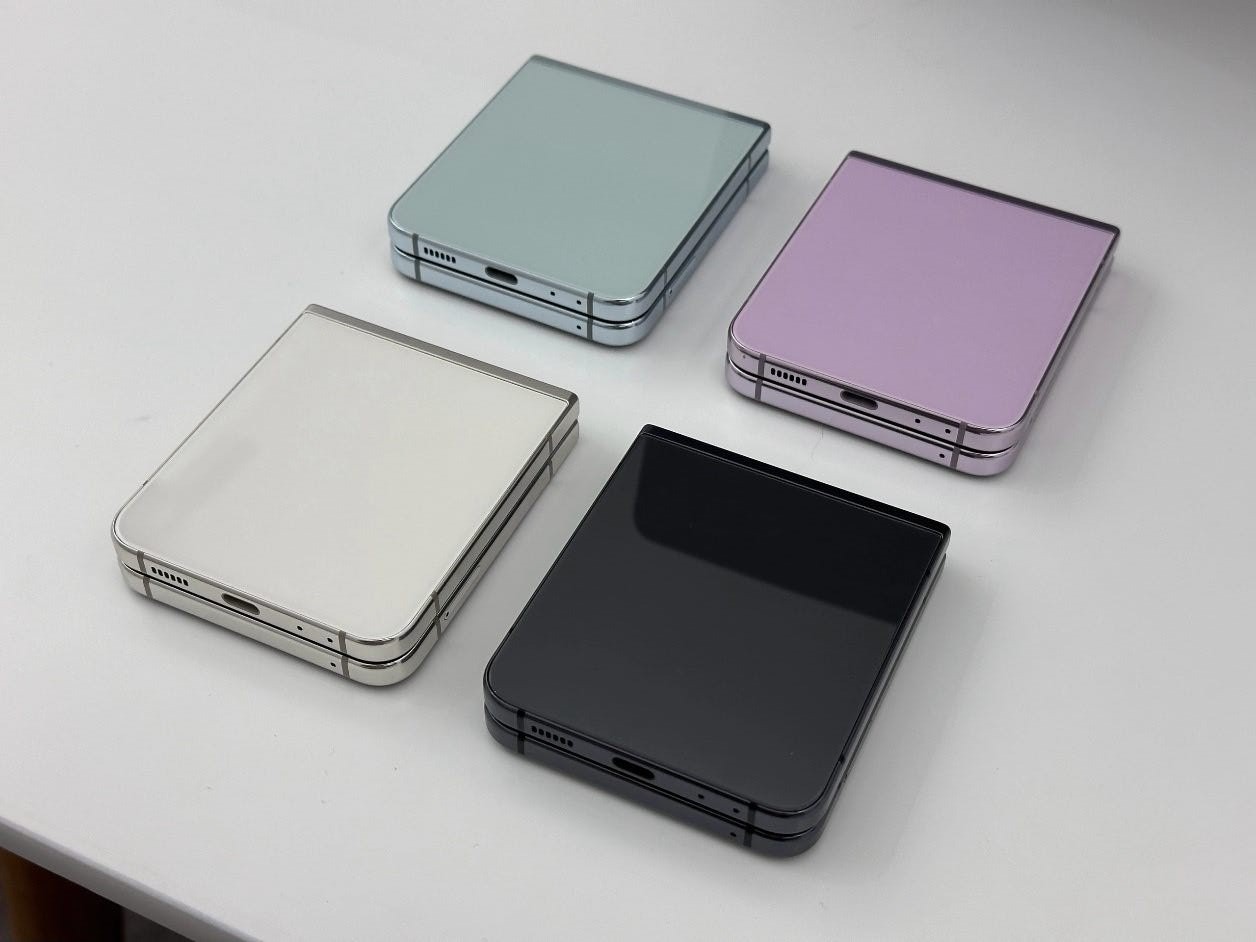 Global Samsung Galaxy Z Flip5 5G 6.7" 12MP Snapdragon 8 Gen 2 3700mAh Android Color Random color Storage Capacity 12+512GB - Image 5