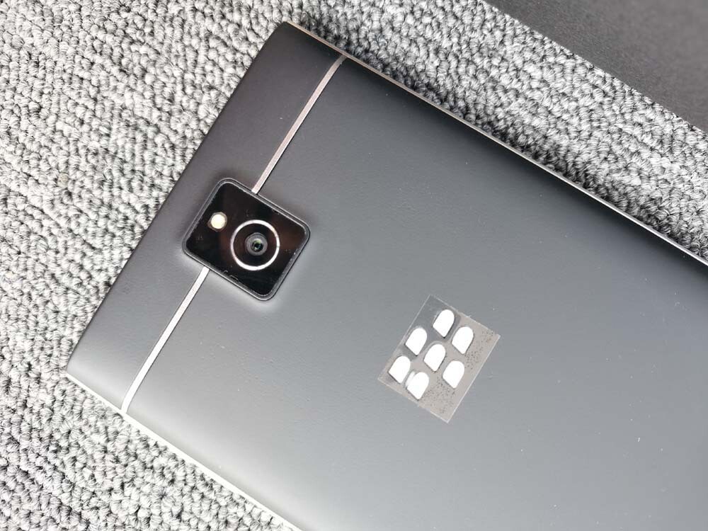 BlackBerry Passport Q30 32GB 13MP QWERTY Keyboard Cellphone SQW100-1 Color White - Image 2