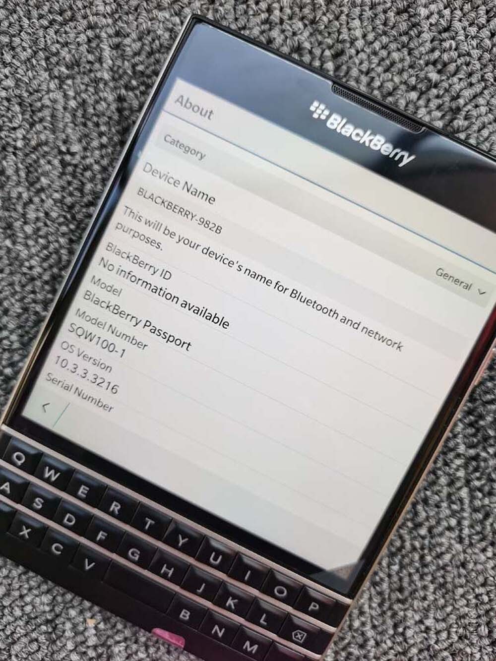 BlackBerry Passport Q30 32GB 13MP QWERTY Keyboard Cellphone SQW100-1 Color White - Image 7