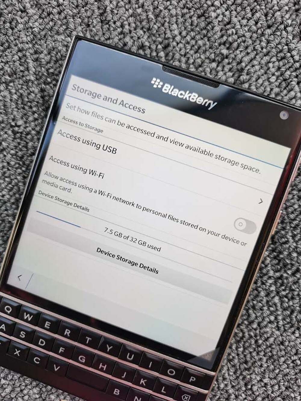 BlackBerry Passport Q30 32GB 13MP QWERTY Keyboard Cellphone SQW100-1 Color White - Image 8