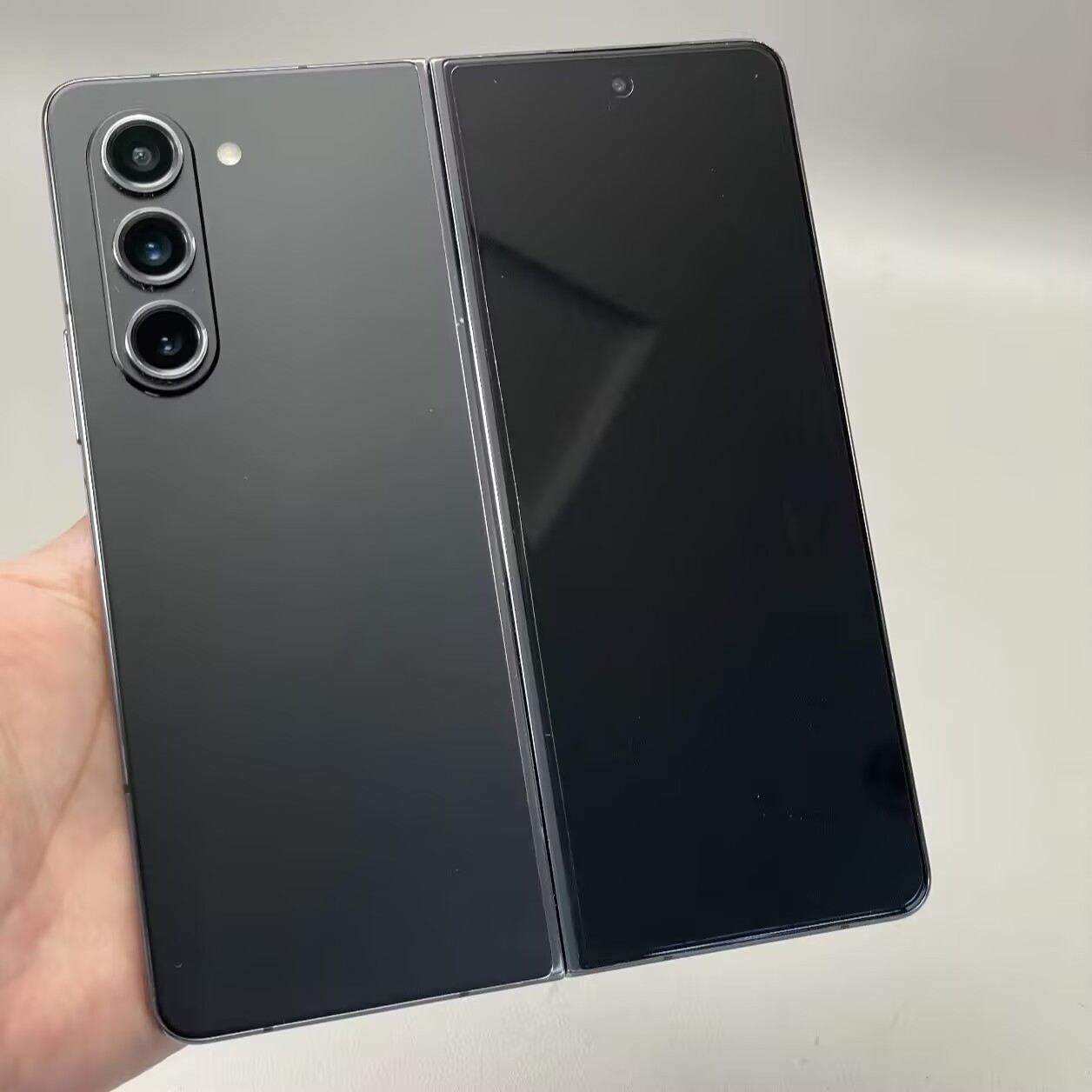 Global Samsung Galaxy Z Fold5 5G 7.6" 50MP Snapdragon 8 Gen 2 4400mAh Android 13 Color Random color Storage Capacity 12+512GB - Image 4