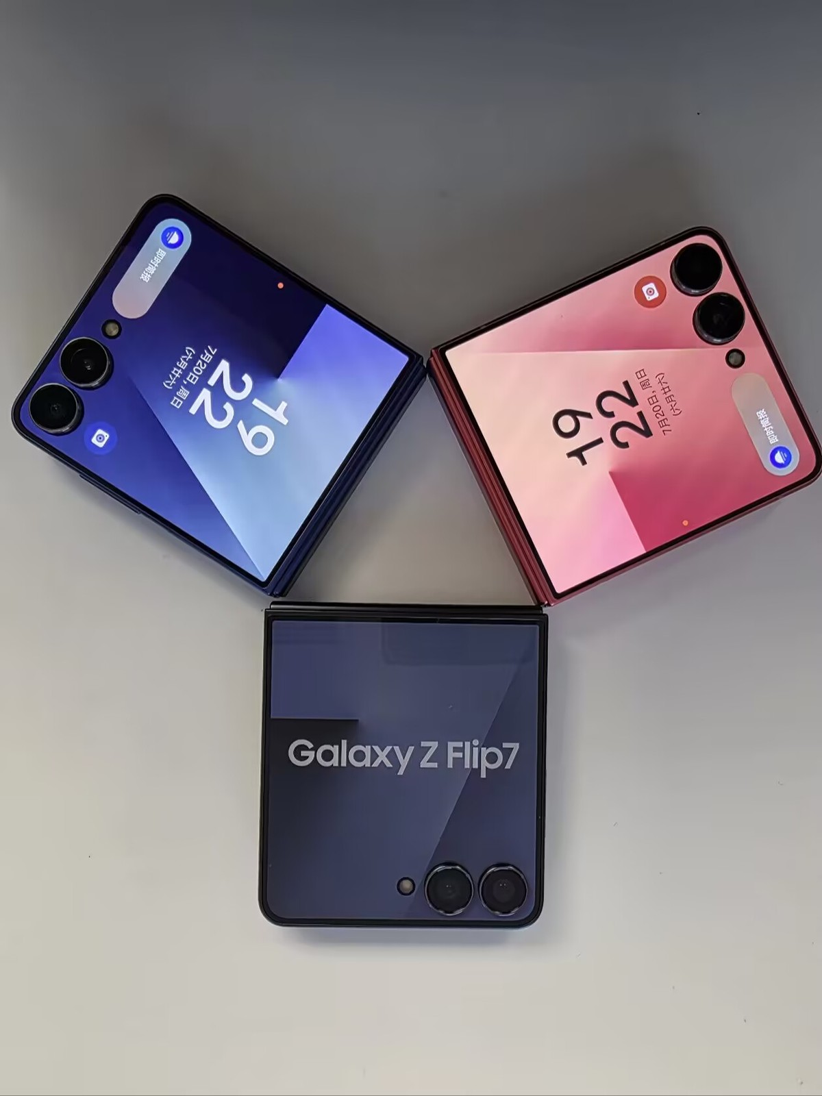 Global Samsung Galaxy Z Flip7 5G 6.9" 50MP Exynos 2500 4300mAh Android Google Color Random color Storage Capacity 12+512GB
